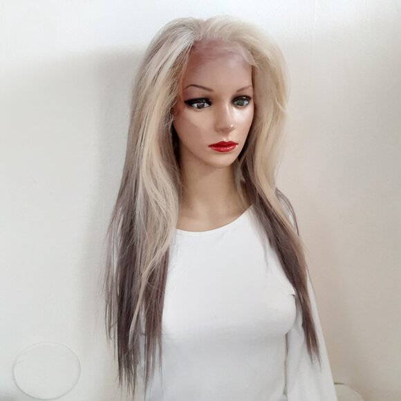 Blonde and ash blonde lace front wig - Picture 6 of 7